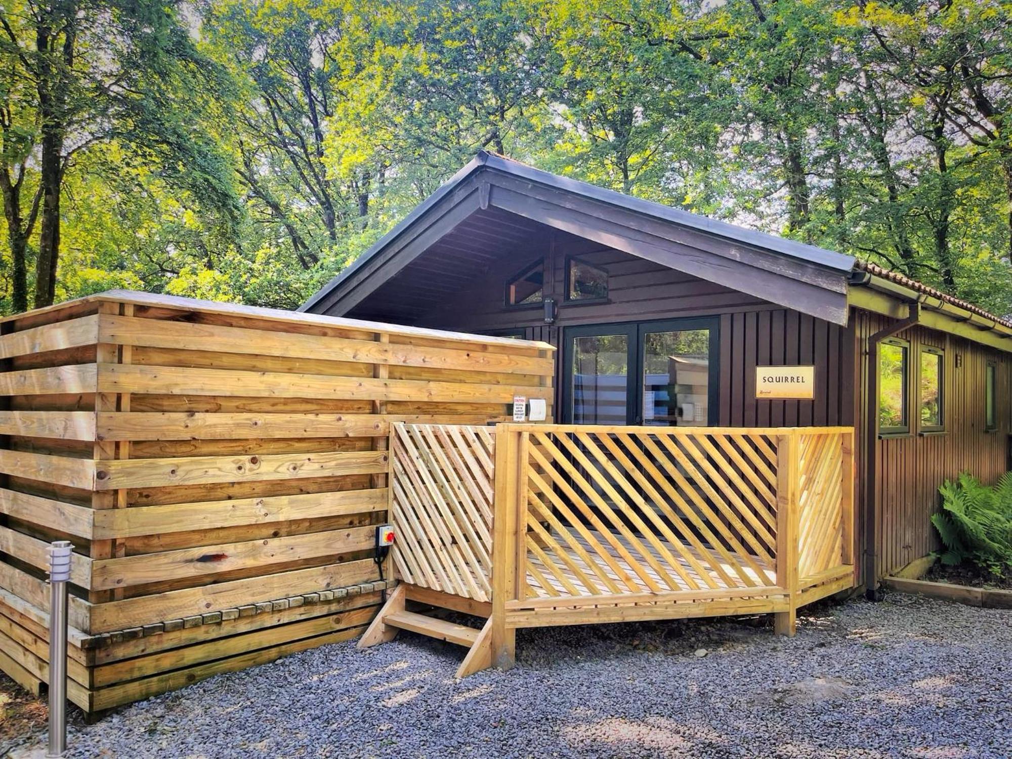 The Squirrel Lodge - Hot Tub - Pet Friendly - Pembrokeshire-Tenby Кармартен Экстерьер фото
